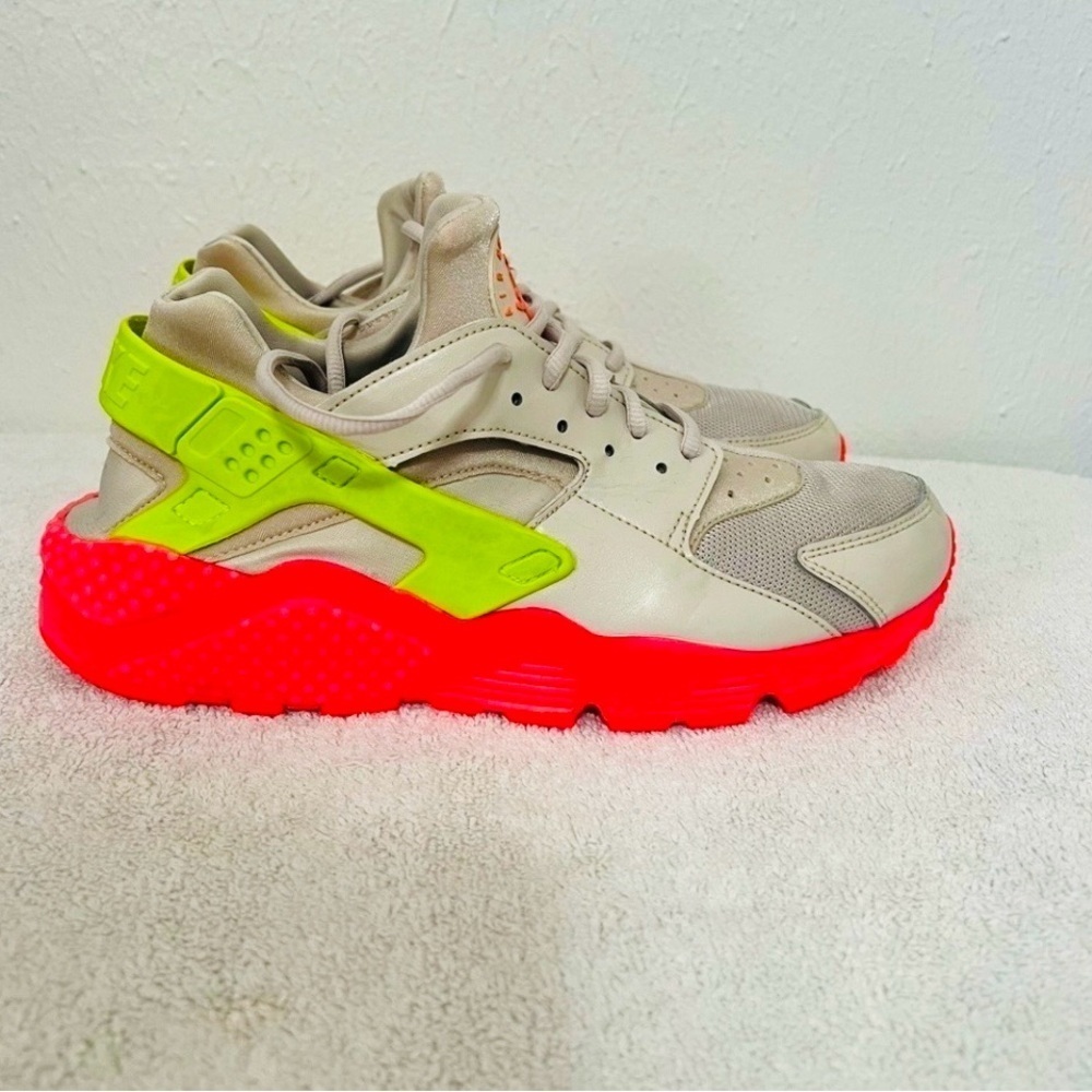 Women Nike Air Huarache Run Desert Sand Volt-Hot Punch Size 11 Running Exercise
